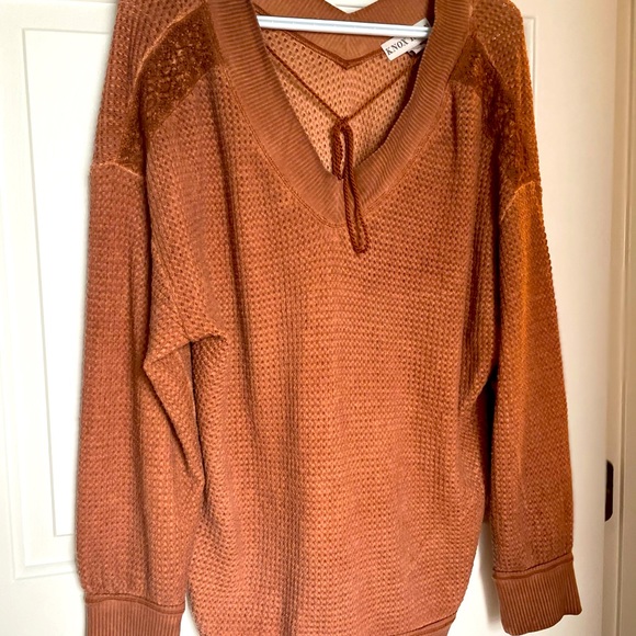 Women’s Knox rose sweater